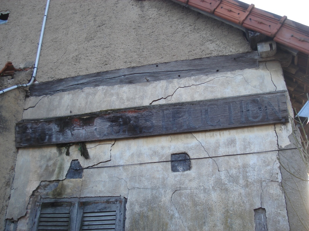 enseigne fantome rue des violettes.JPG